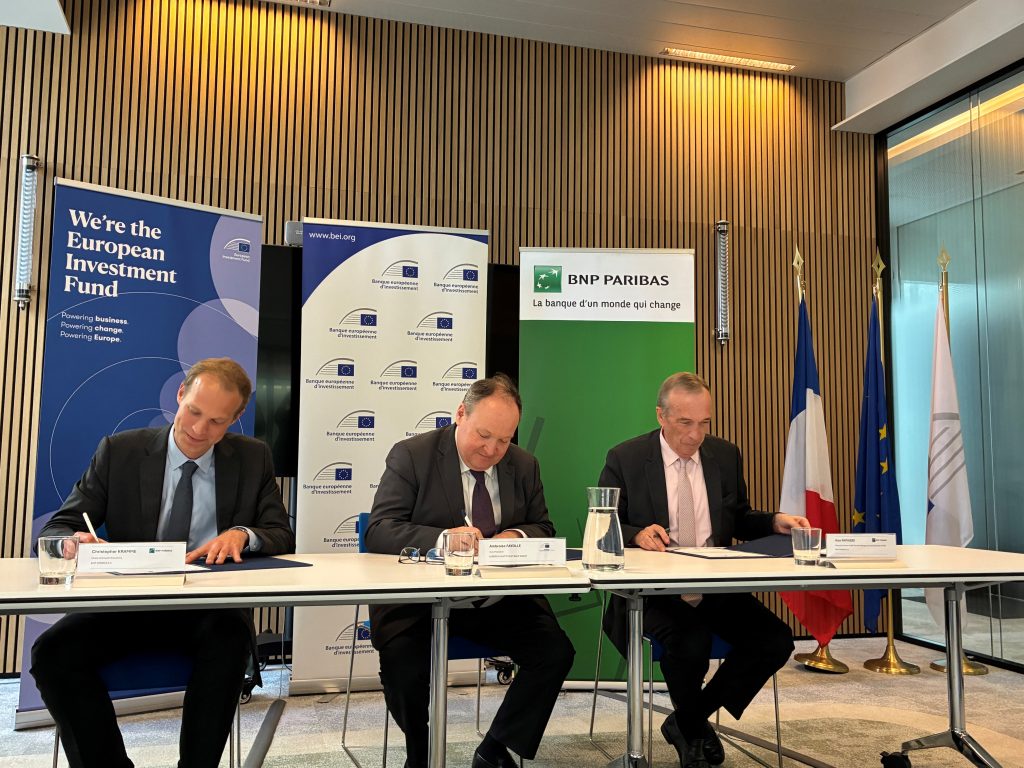 The European Investment Fund (EIF) and BNP Paribas at the signing ceremony to mobilise growth capital for European innovative companies