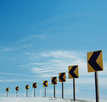 Traffic arrows around bend in round